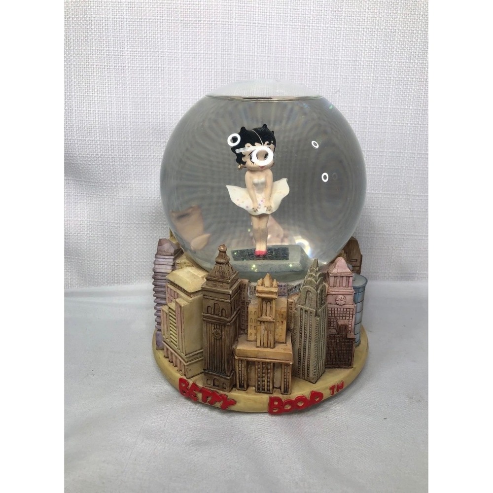 Betty Boop New York City Musical Snow Globe 6814 Vintage 1999 King Features NYC